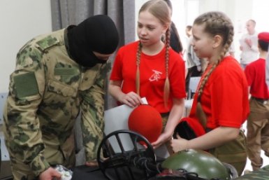 Патриотический урок в гимназии № 29 пресс-служба Законодательного собрания Приморья