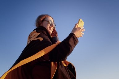 Как выбрать подарок к 8 Марта с помощью нейросетей – Билайн