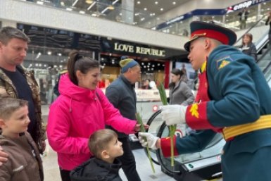 5-й армия поздравила жительниц Уссурийска в Международный женский день Александр Шепырев, ИА UssurMedia