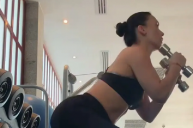 Ольга Серябкина показала комплекс упражнений стоп-кадр из видео. tg-канал (18+) Ольги Серябкиной