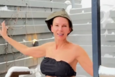 Эвелина Бледанс в бане стоп-кадр из видео. tg-канал (18+) Эвелины Бледанс