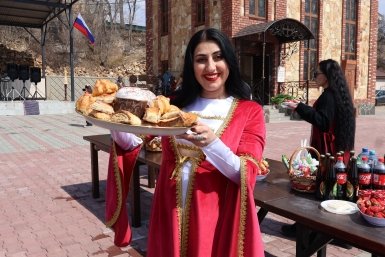 Анжела Арутюнян Евгения Клименко, ИА UssurMedia