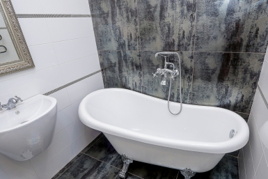 Размазала "жижу" по ванне — от сияния ослепла: ни желтого налета, ни ржавчины — хоть как новую продавай