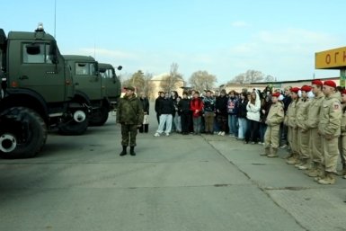 В Приморье юноши и девушки посетили бригаду МТО ВВО скриншот видео, предоставленного пресс-службой ВВО