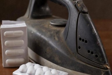 Беру 1 таблетку: Вековой налёт с утюга сполз в 3 секунды - чудо-метод