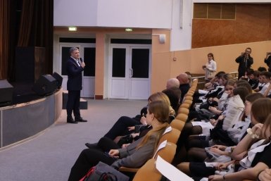 Евгений Корж обращается к ученикам Анна Маринец, ИА UssurMedia