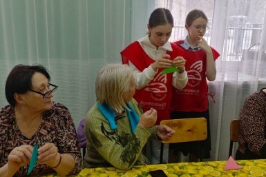 Занятия с ветеранами железной дороги предоставила Оксана Танаева