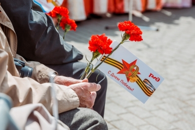 Раскрыты новые ловушки аферистов к 9 мая: о чем нужно срочно предупредить пожилых родственников