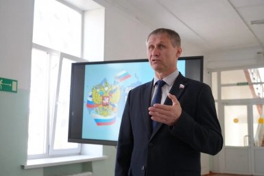 Как устроена структура власти в городском округе: школьники Уссурийска узнали о работе депутатов предоставлено пресс-службой Думы УГО