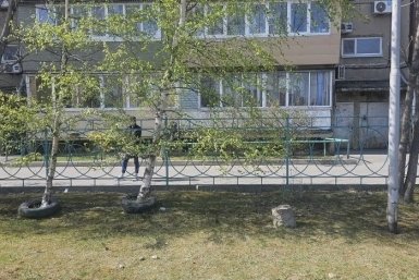 Жительницу Уссурийска сбил автомобиль во дворе дома и уехал