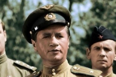 Без слез не вспомнишь: угадайте песни о войне по одной строчке — тест из СССР