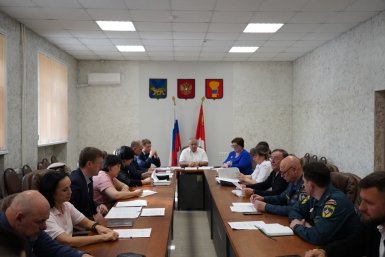 Заседание комиссии предоставлено пресс-службой администрации УГО