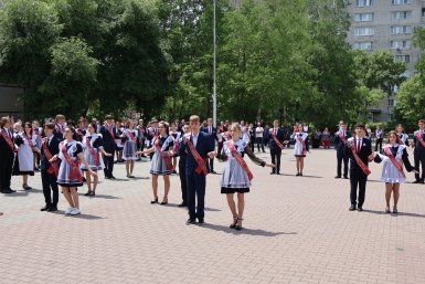 Последний звонок в школе № 25 Евгения Клименко, ИА UssurMedia
