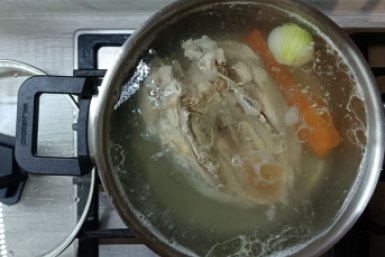 2 ложки в воду - вымачиваем магазинную курицу, химия вылетит пулей, бульон прозрачный, как слеза