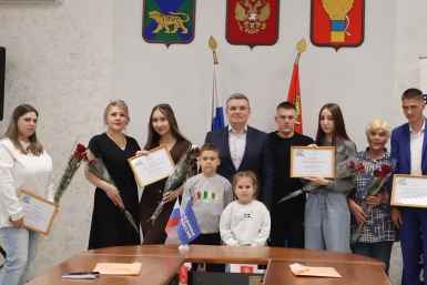 Четверо уссурийцев из числа сирот получили квартиры