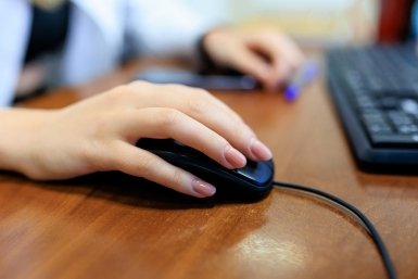 Возрастную идентификацию могут ввести на российских онлайн-платформах