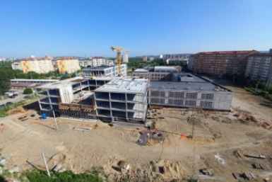 Стройка школы на Междуречье (фото 2025 года) предоставлено жителями микрорайона Междуречье