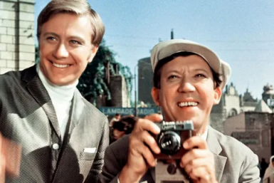 Жизнь в СССР Кадр из фильма &quotБриллиантовая рука&quot (16+), 1969 год