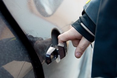 У жителя Уссурийска друг угнал автомобиль и уехал на нем в Хабаровск