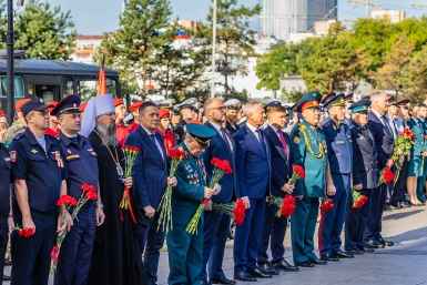 Владивосток помнит: горожане почтил память погибших в годы Второй мировой войны и жертв террористов