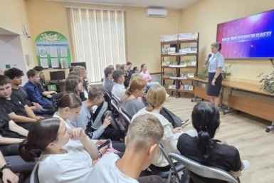 Встреча с молодежью предоставлено пресс-службой ОМВД России по городу Уссурийску