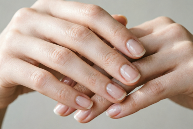 2 капли на ногти — пластина "оделась" в броню, ни одного скола — крепкие, как после наращивания