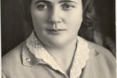 Учитель начальных классов школы №14 Ольга Попова Из коллекции музея имени Арсеньева, опубликовано на сайте Госкаталог (12+)