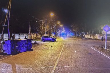 В Уссурийске женщина выбралась из перевернувшейся машины с травмой руки