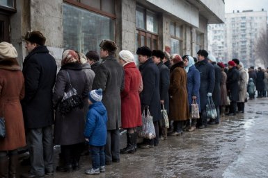 Занимали "семьями": вот как стояли в очереди в СССР