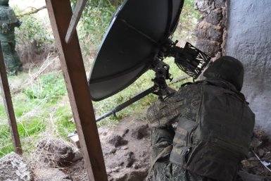 Военнослужащие группировки "Восток" установили радиомосты между удаленными подразделениями в зоне СВО