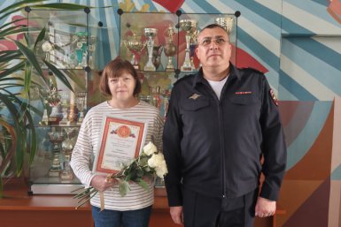 Полицейские поблагодарили жительницу Уссурийска за срыв мошеннической схемы