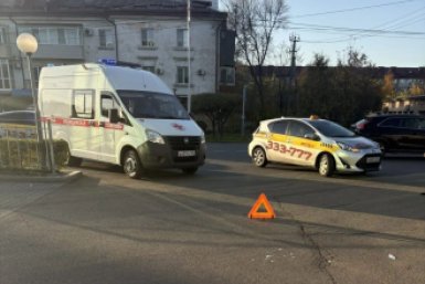 Грузовик сбил ребенка на парковке ТЦ "Аквариум" в Уссурийске