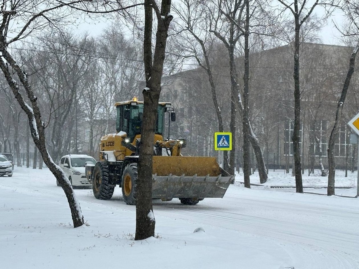 Уборка снега Александр Шепырев, ИА UssurMedia