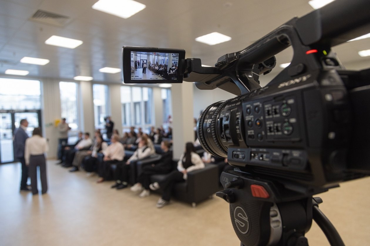 Встреча губернатора Валерия Лимаренко с школьниками и студентами пресс-служба правительства Сахалинской области