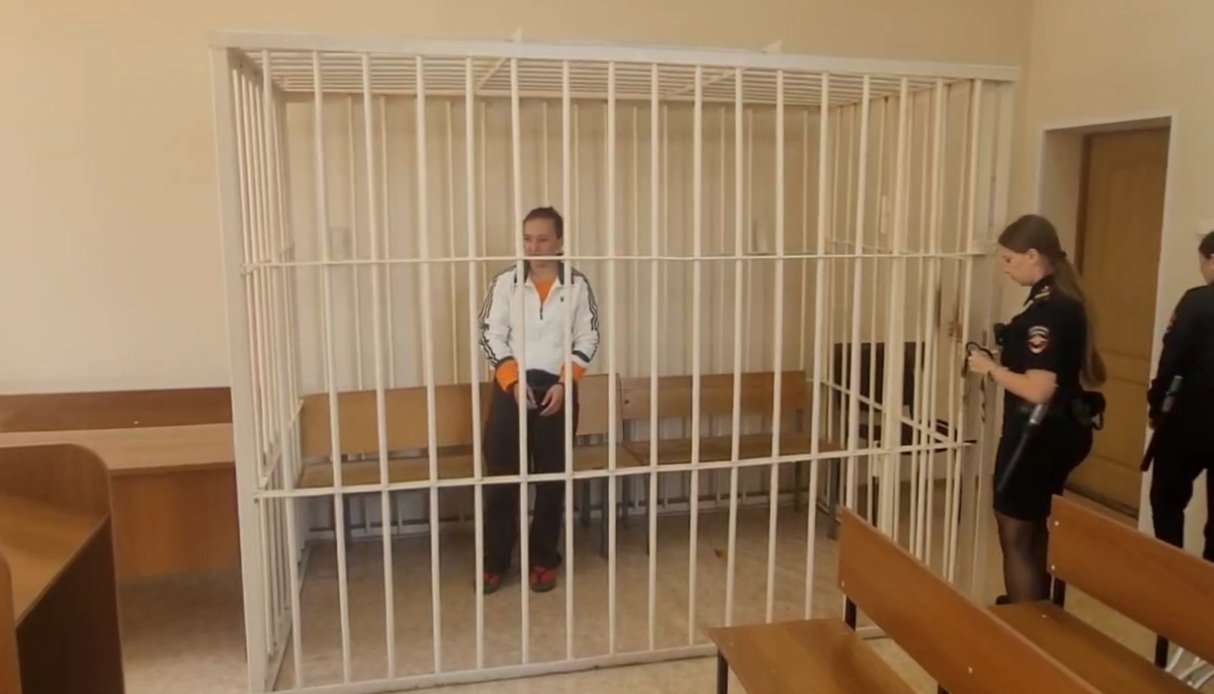 В Уссурийске с учетом позиции прокурора заключена под стражу 31-летняя неработающая местная жительница скриншот видео канала МАХ (12+) прокуратуры Приморья