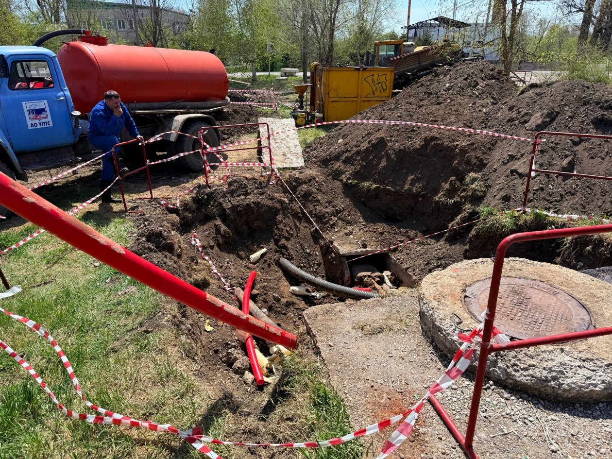 Работа коммунальщиков предоставил Виталий Карпов