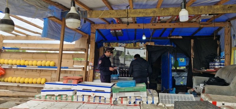 Торговля у трассы пресс-служба ОМВД России по Надеждинскому району.
