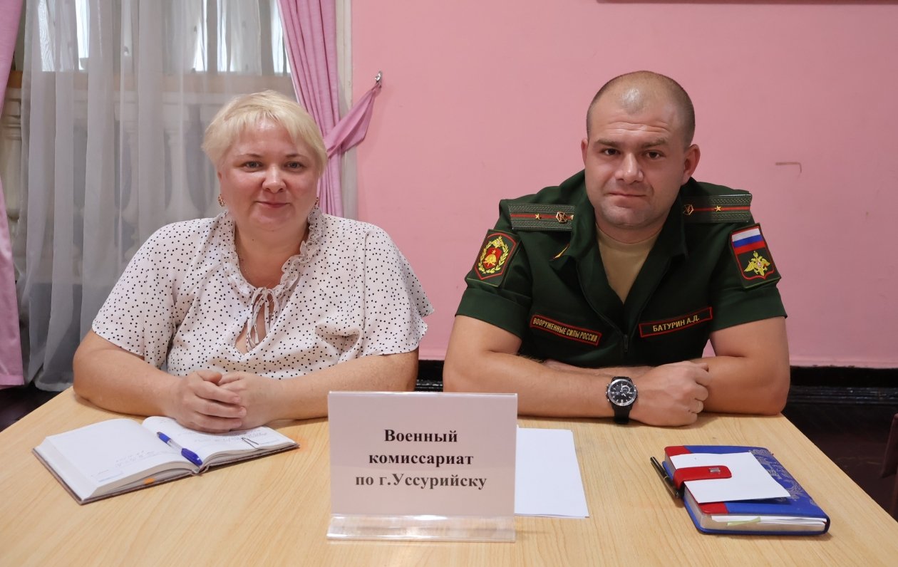 Елена Дорогина слева