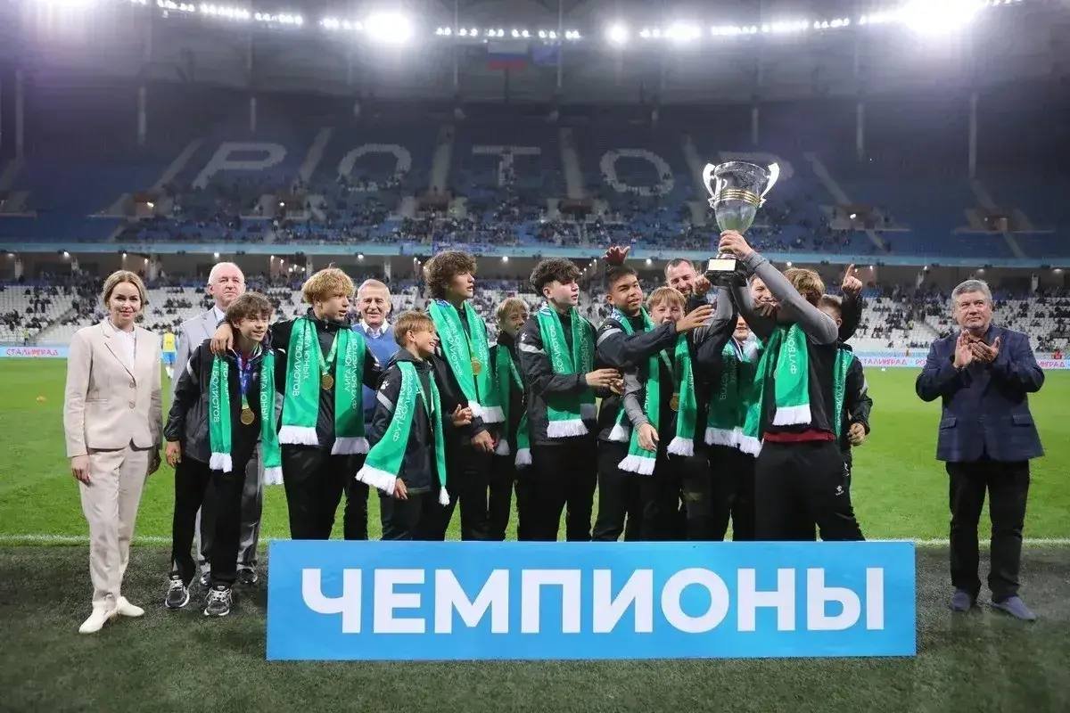 Уссурийский рекорд победил в суперфинале "Кожаного мяча"