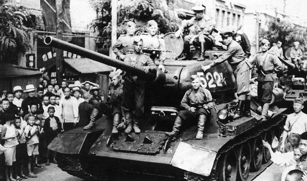 Советские танки входят в Чанчунь