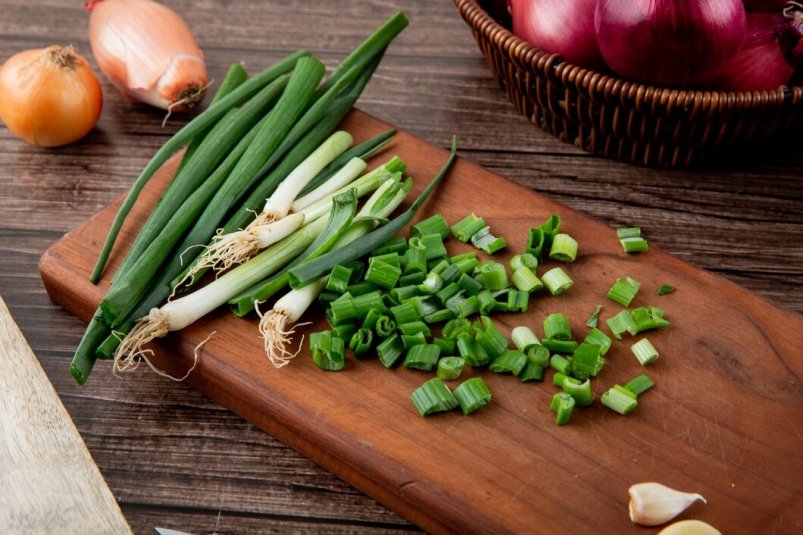Уже 8 марта на вашем столе будет салат из свежей зелени - что делать?