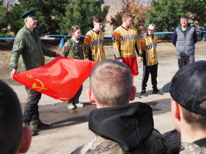 Освобождение Крыма обыграли студенты колледжей Уссурийска на пейнтбольном поле