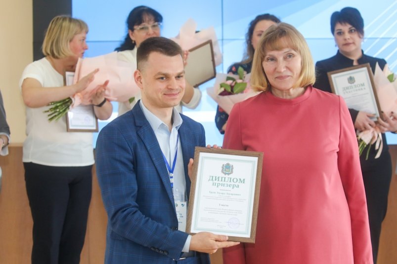 Географ из Уссурийска занял 3 место в конкурсе "Лучший учитель года" в Приморском крае