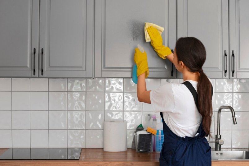 Бактерии плодятся, как бешеные: 4 ошибки при уборке на кухне - их делают 80% домохозяек