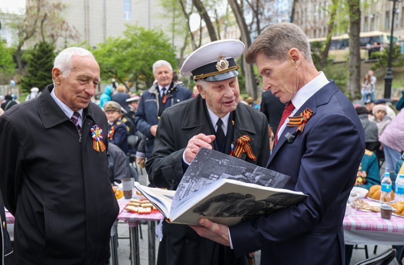 Губернатор Приморья лично поздравил ветеранов ВОВ с Днем Победы