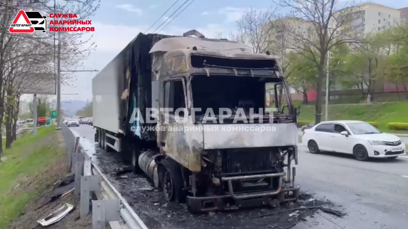Появились подробности возгорания фуры во Владивостоке - видео
