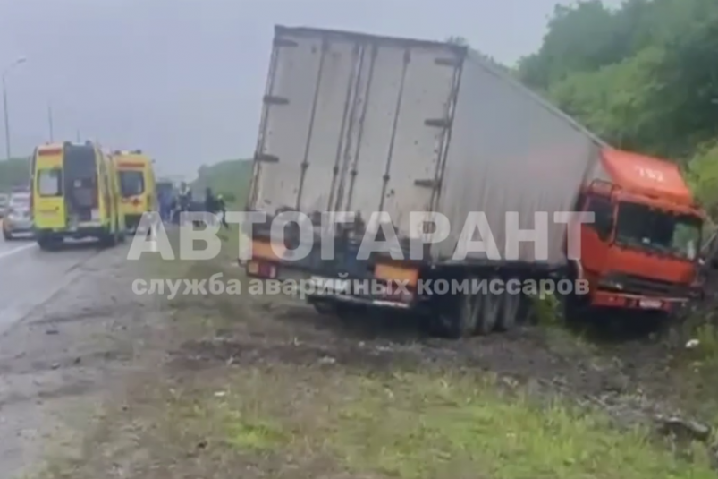 Появились подробности жесткой аварии на трассе  Хабаровск - Владивосток
