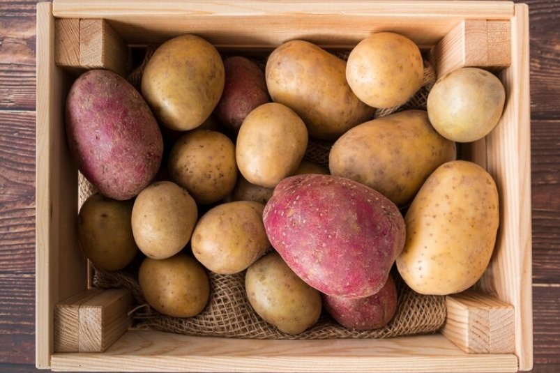Не сгниет и не прорастет: 2 хитрости спасут картофель в жару дома