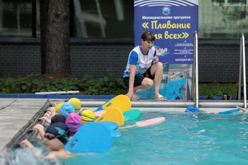 Школьники Уссурийска бесплатно учатся плавать по программе олимпийского резерва