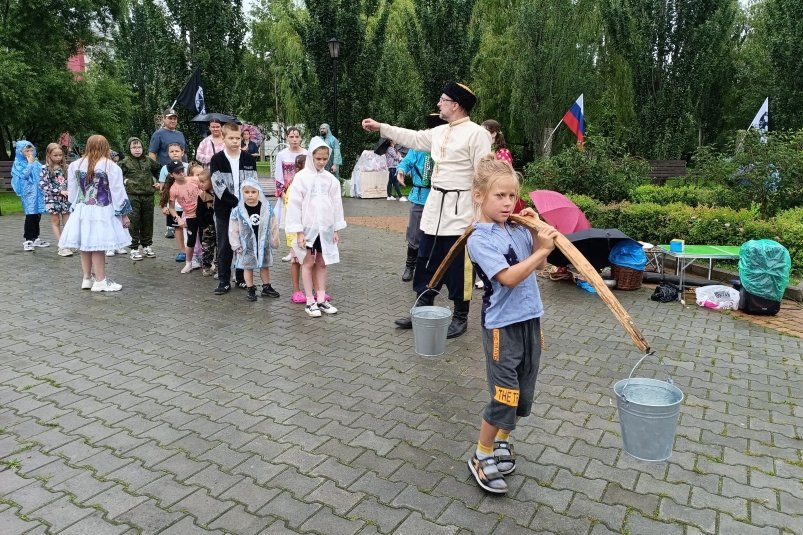 Русскими забавами отметили День семьи, любви и верности в Уссурийске
